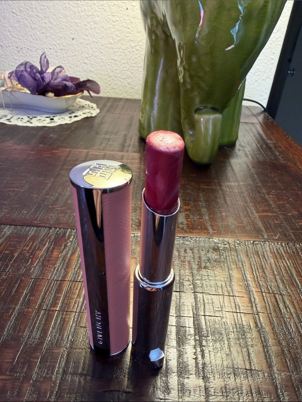 Givenchy Rose perfecto lip balm in shade 102